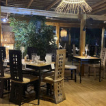 Le C, Douala Comida